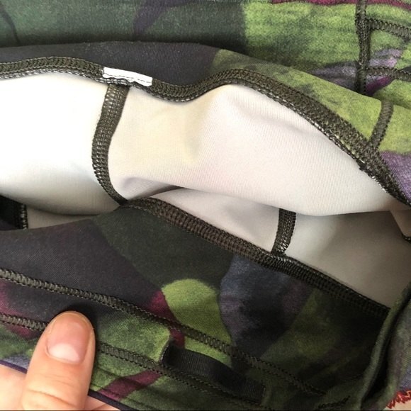 Lululemon Speed Up Tight - Aura Dark Chrome Multi Size 6 - Picture 11 of 13